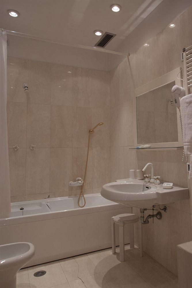 Hotel Moderno เคียนเชียโนแตร์เม ภายนอก รูปภาพ